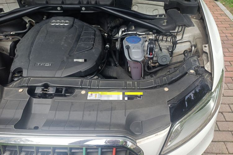 Used Audi Q5 2017 Plus 40 TFSI Ambition Model Engine Bay Left