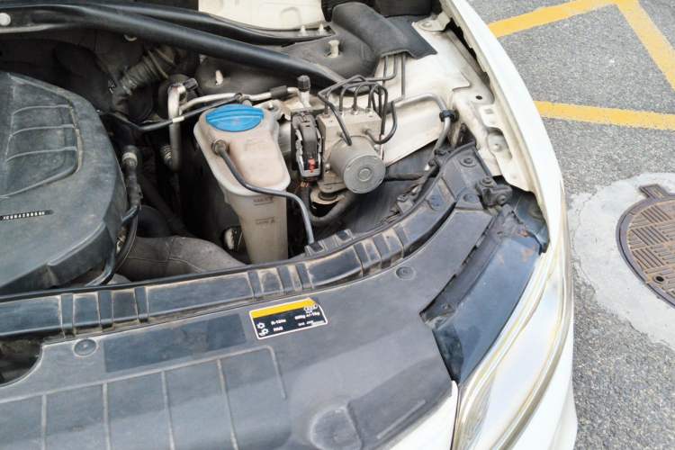 Used Audi Q5 2017 Plus 40 TFSI Ambition Model Engine Bay Left