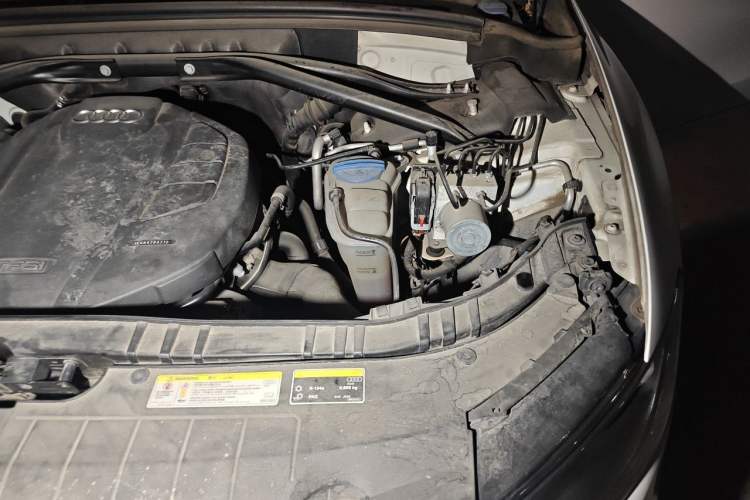 Used Audi Q5 2017 Plus 40 TFSI Ambition Model Engine Bay Left