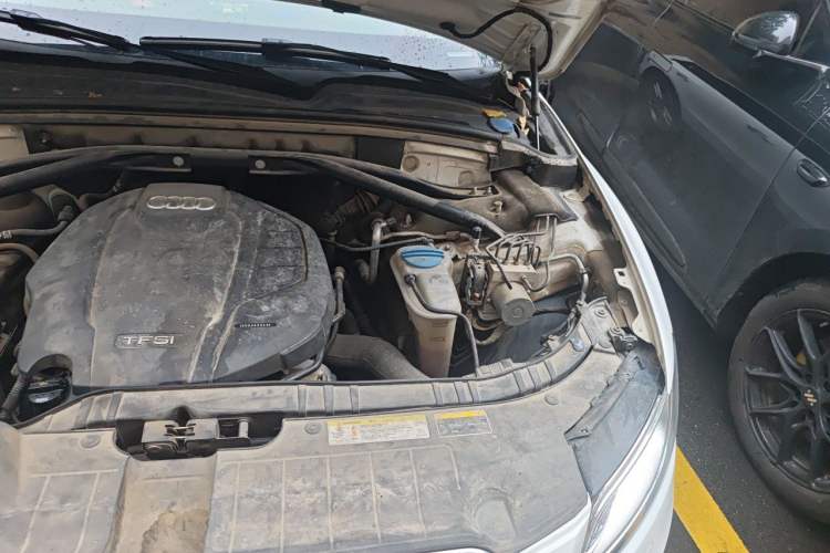 Used Audi Q5 2017 40 TFSI Comfort Model Engine Bay Left