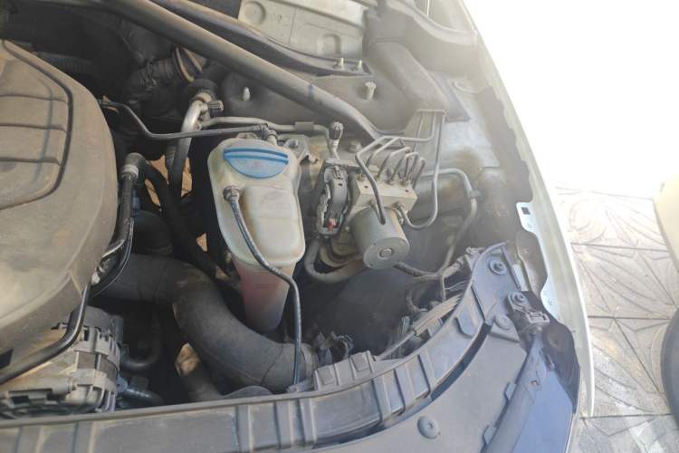 Used Audi Q5 2017 40 TFSI Technology Edition Engine Bay Left