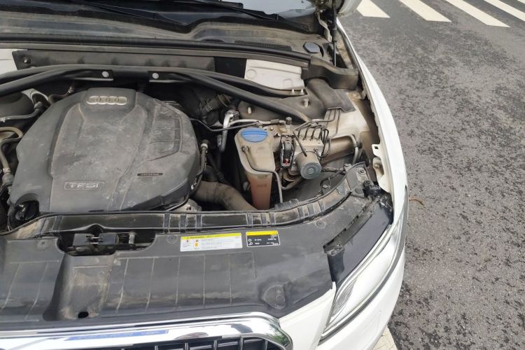 Used Audi Q5 2017 40 TFSI Comfort Model Engine Bay Left