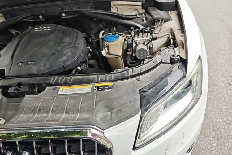 Used Audi Q5 2017 Plus 40 TFSI Ambition Model Engine Bay Left