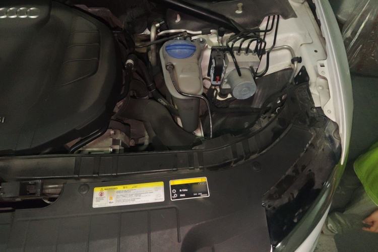 Used Audi Q5 2017 40 TFSI Luxury Model Engine Bay Left