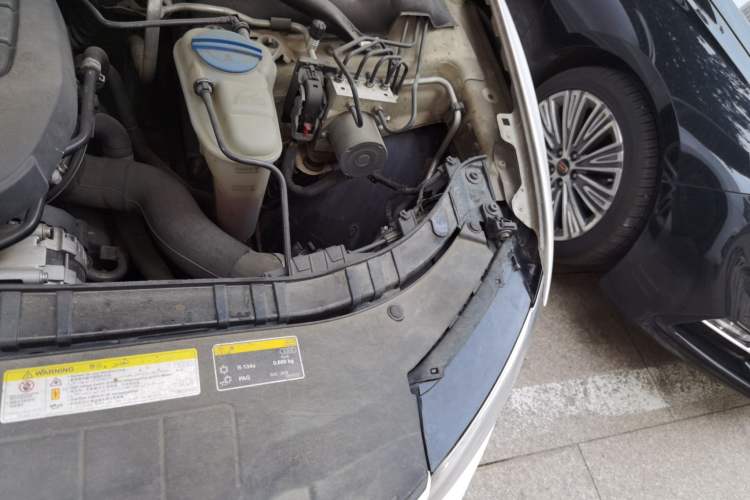 Used Audi Q5 2017 Plus 40 TFSI Ambition Model Engine Bay Left