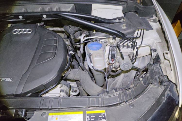 Used Audi Q5 2017 Plus 40 TFSI Ambition Model Engine Bay Left