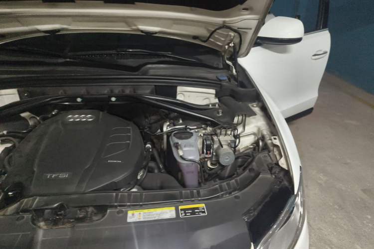 Used Audi Q5 2017 40 TFSI Technology Edition Engine Bay Left