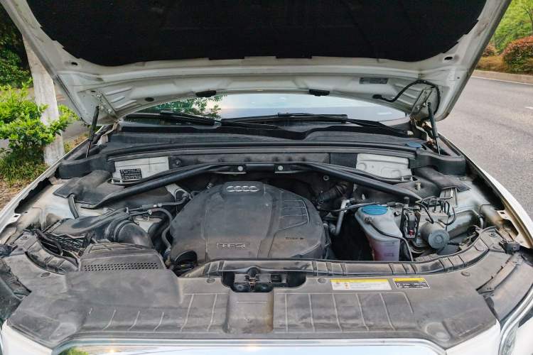 Used Audi Q5 2017 40 TFSI Technology Edition Engine Bay