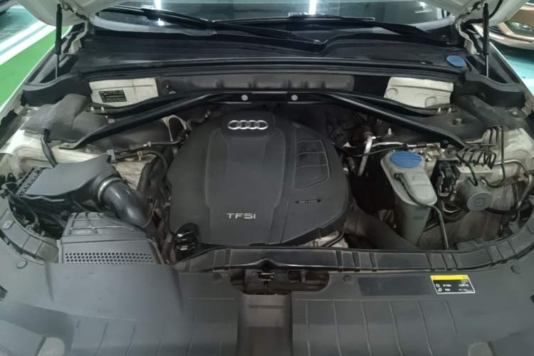 Used Audi Q5 2017 Plus 40 TFSI Ambition Model Engine Bay