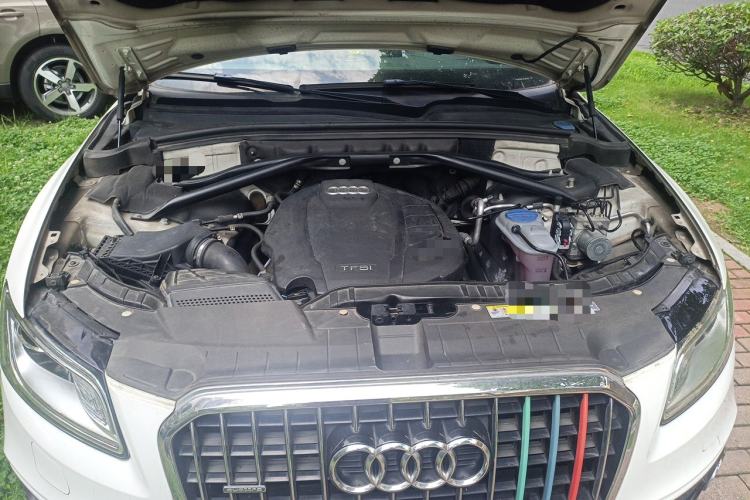 Used Audi Q5 2017 Plus 40 TFSI Ambition Model Engine Bay