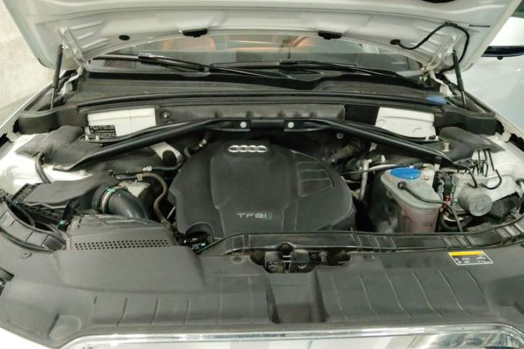 Used Audi Q5 2017 Plus 40 TFSI Ambition Model Engine Bay