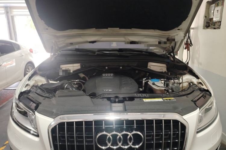 Used Audi Q5 2017 40 TFSI Comfort Model Engine Bay
