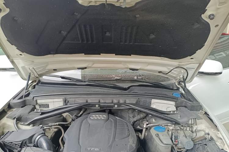 Used Audi Q5 2017 Plus 40 TFSI Ambition Model Engine Bay