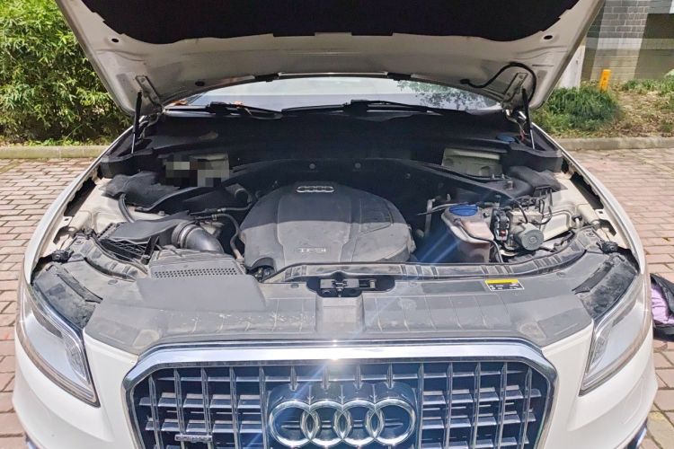Used Audi Q5 2017 Plus 40 TFSI Ambition Model Engine Bay