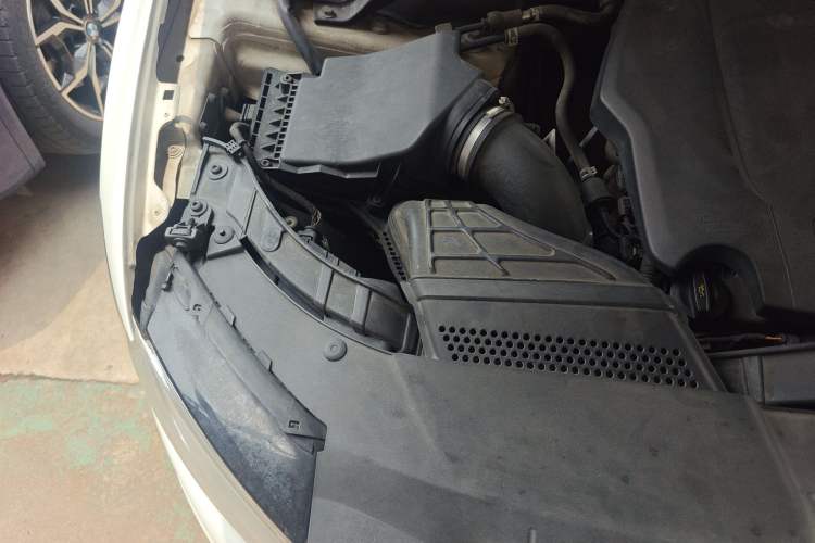 Used Audi Q5 2017 Plus 40 TFSI Ambition Model Engine Bay Right