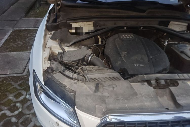Used Audi Q5 2017 40 TFSI Technology Edition Engine Bay Right