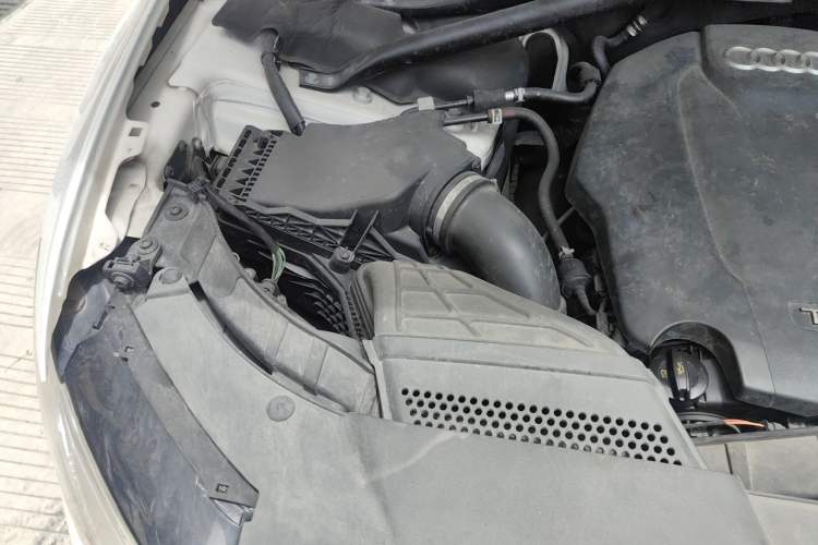 Used Audi Q5 2017 Plus 40 TFSI Ambition Model Engine Bay Right