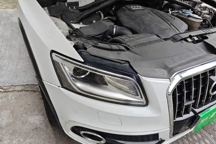 Used Audi Q5 2017 Plus 40 TFSI Ambition Model Engine Bay Right