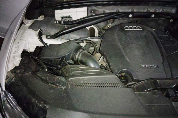 Used Audi Q5 2017 Plus 40 TFSI Ambition Model Engine Bay Right
