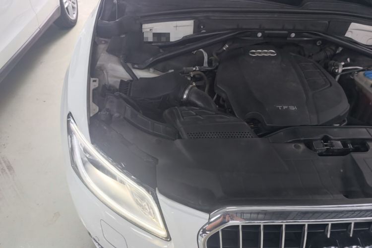 Used Audi Q5 2017 40 TFSI Technology Edition Engine Bay Right