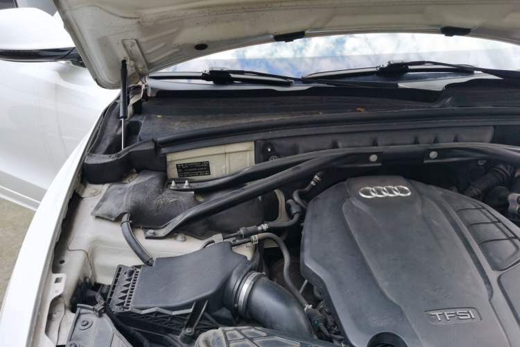 Used Audi Q5 2017 Plus 40 TFSI Ambition Model Engine Bay Right