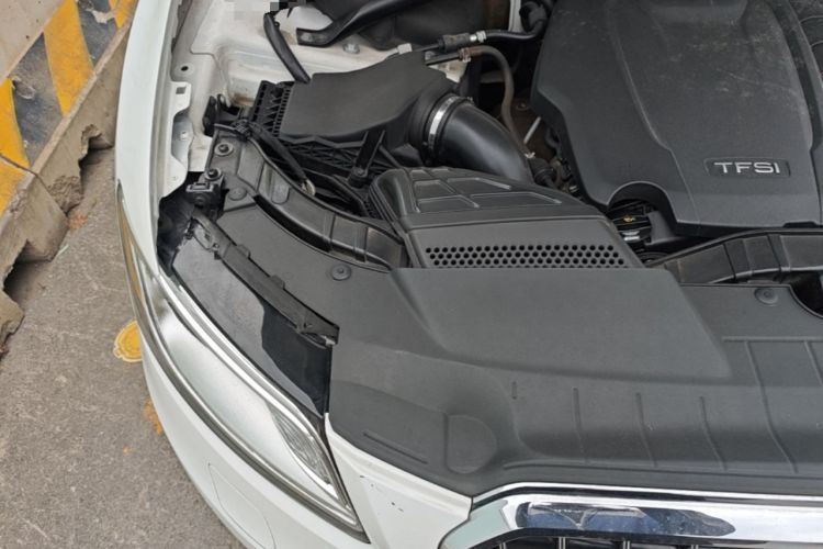 Used Audi Q5 2017 40 TFSI Technology Edition Engine Bay Right
