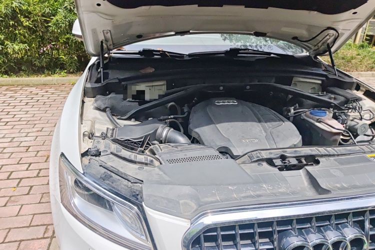 Used Audi Q5 2017 Plus 40 TFSI Ambition Model Engine Bay Right
