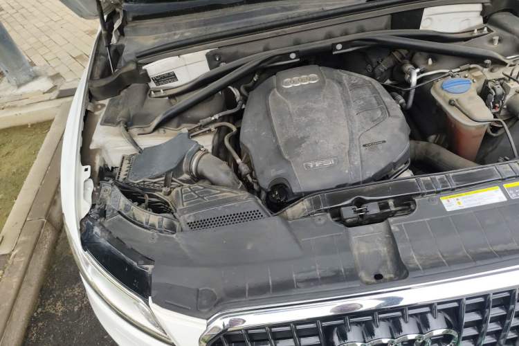 Used Audi Q5 2017 40 TFSI Comfort Model Engine Bay Right