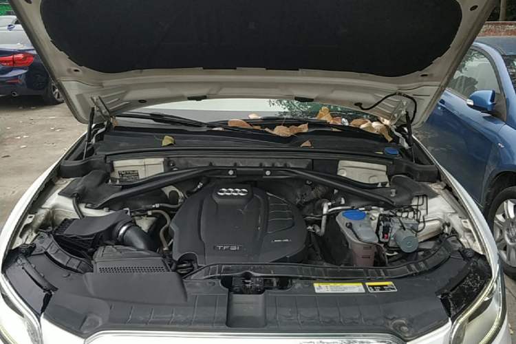 Used Audi Q5 2017 40 TFSI Comfort Model Engine Bay