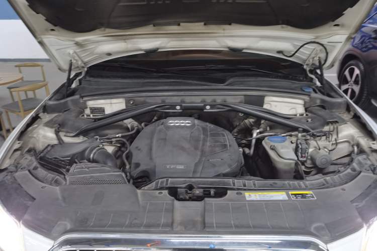 Used Audi Q5 2017 Plus 40 TFSI Ambition Model Engine Bay