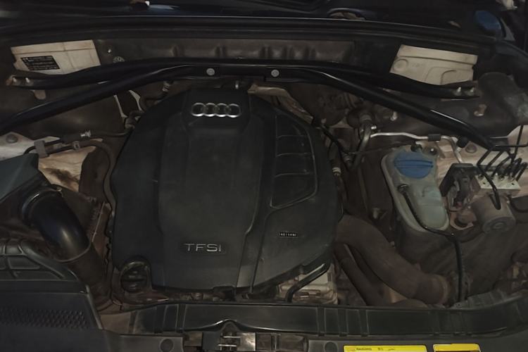 Used Audi Q5 2017 Plus 40 TFSI Ambition Model Engine Bay