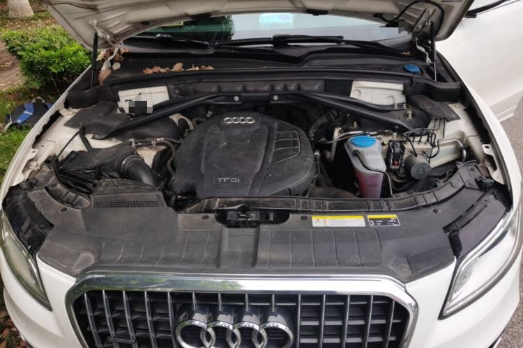 Used Audi Q5 2017 Plus 40 TFSI Ambition Model Engine Bay