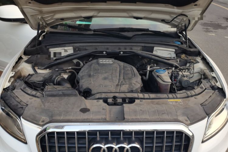 Used Audi Q5 2017 Plus 40 TFSI Ambition Model Engine Bay