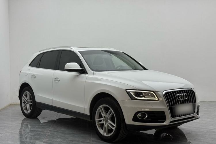Used Audi Q5 2017 Plus 40 TFSI Comfort Model Exterior 2