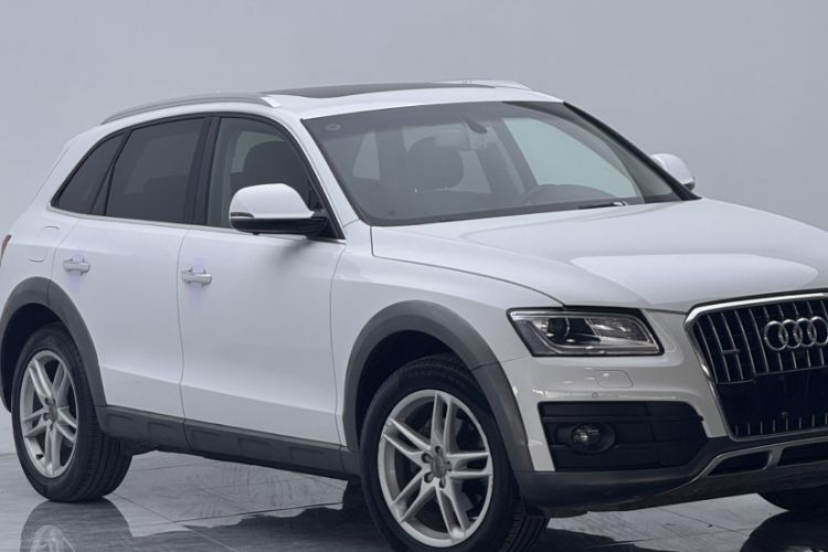 Used Audi Q5 2017 Plus 40 TFSI Comfort Model Exterior 2