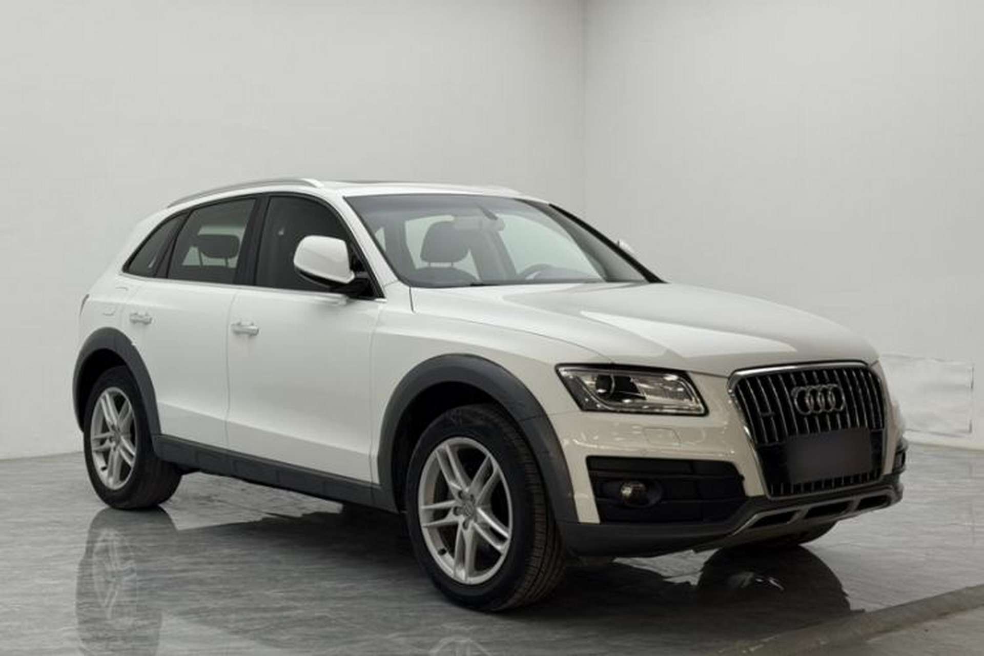 Used Audi Q5 2017 Plus 40 TFSI Technology Model Exterior 2