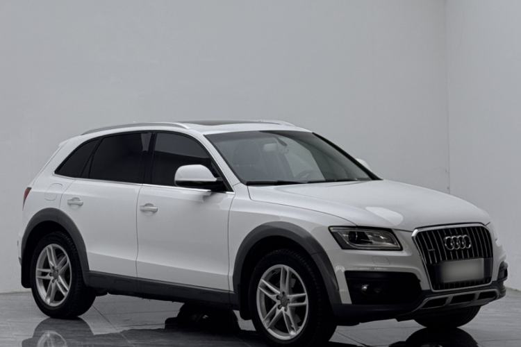 Used Audi Q5 2017 Plus 40 TFSI Comfort Model Exterior 2