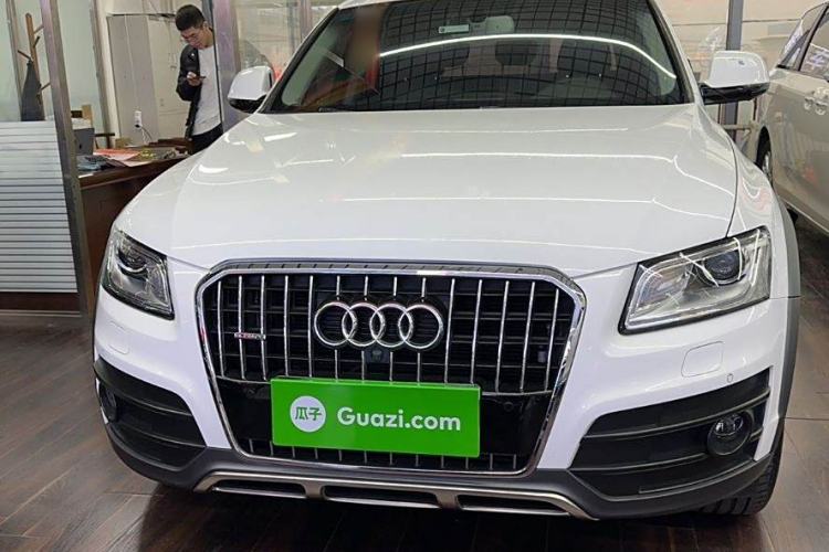 Used Audi Q5 2017 Plus 40 TFSI Technology Model Exterior 2