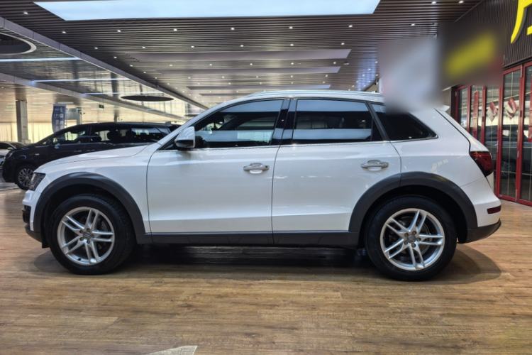 Used Audi Q5 2017 Plus 40 TFSI Technology Model Exterior 3