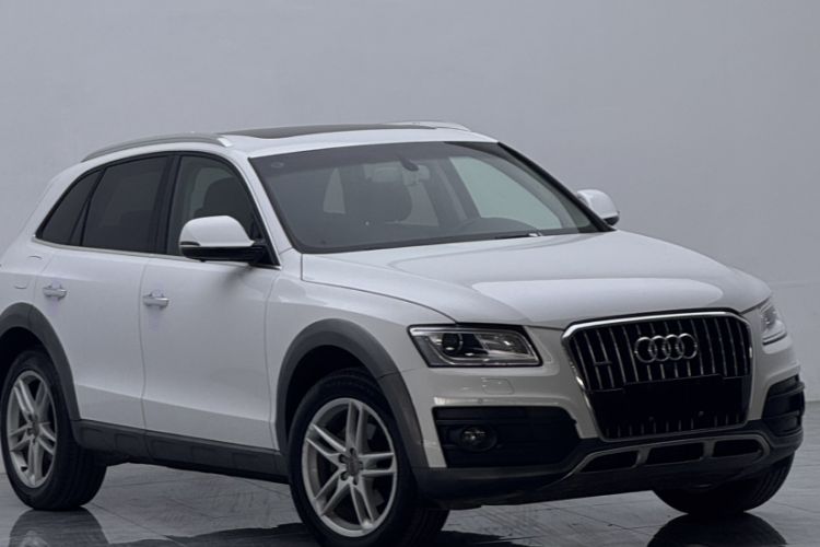 Used Audi Q5 2017 Plus 40 TFSI Comfort Model Exterior 3