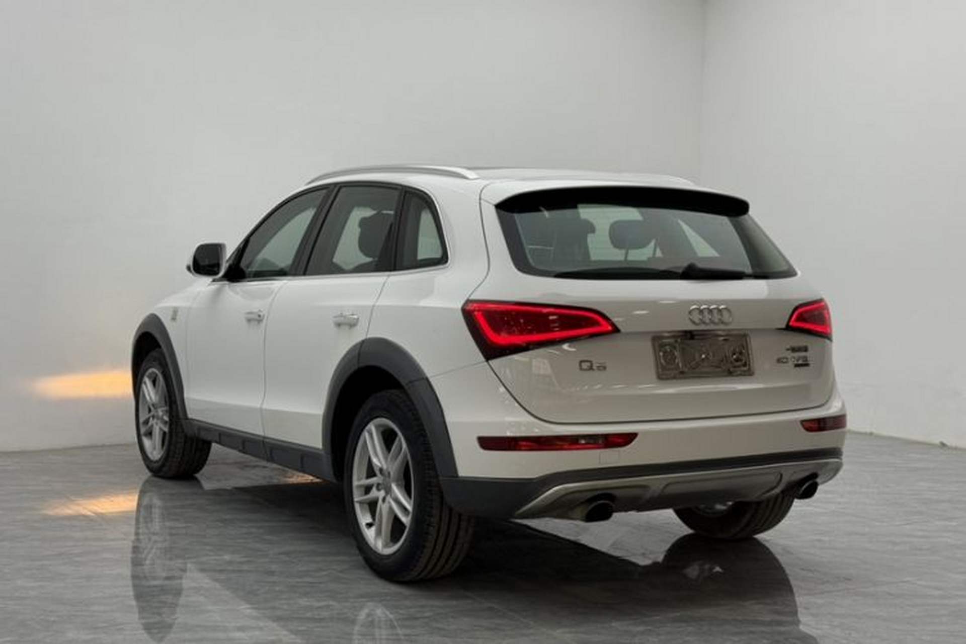 Used Audi Q5 2017 Plus 40 TFSI Technology Model Exterior 3
