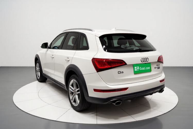 Used Audi Q5 2017 Plus 40 TFSI Technology Model Exterior 3