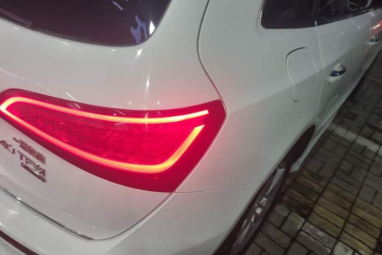 Used Audi Q5 2017 Plus 40 TFSI Ambition Model Exterior 3