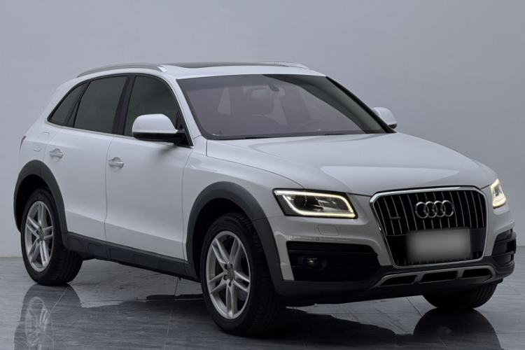 Used Audi Q5 2017 Plus 40 TFSI Technology Model Exterior 4