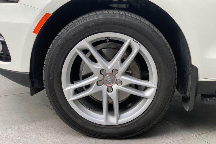 Used Audi Q5 2017 40 TFSI Comfort Model Exterior 4