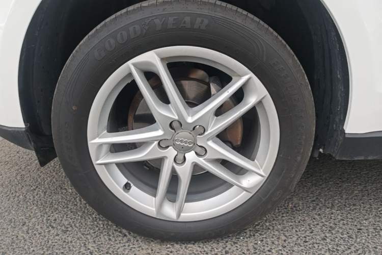 Used Audi Q5 2017 40 TFSI Technology Edition Exterior 4