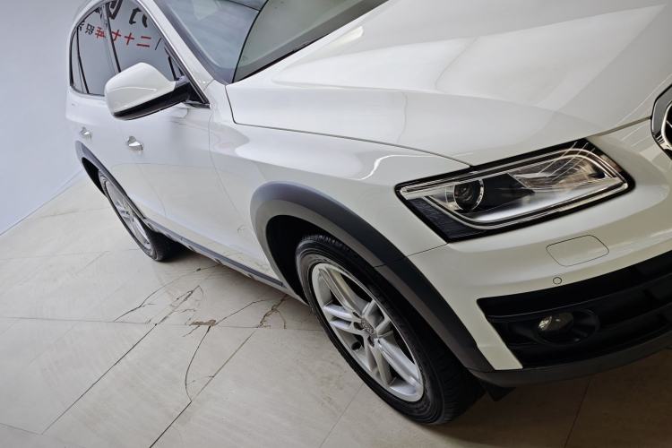 Used Audi Q5 2017 Plus 40 TFSI Technology Model Exterior 4