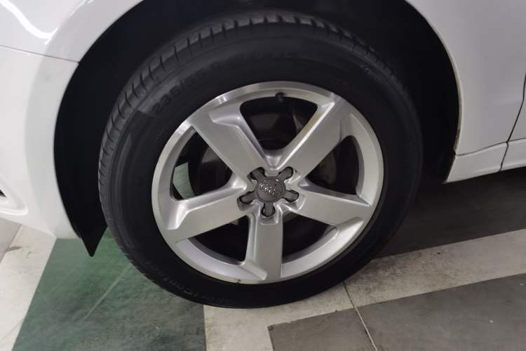 Used Audi Q5 2017 Plus 40 TFSI Ambition Model Exterior 4