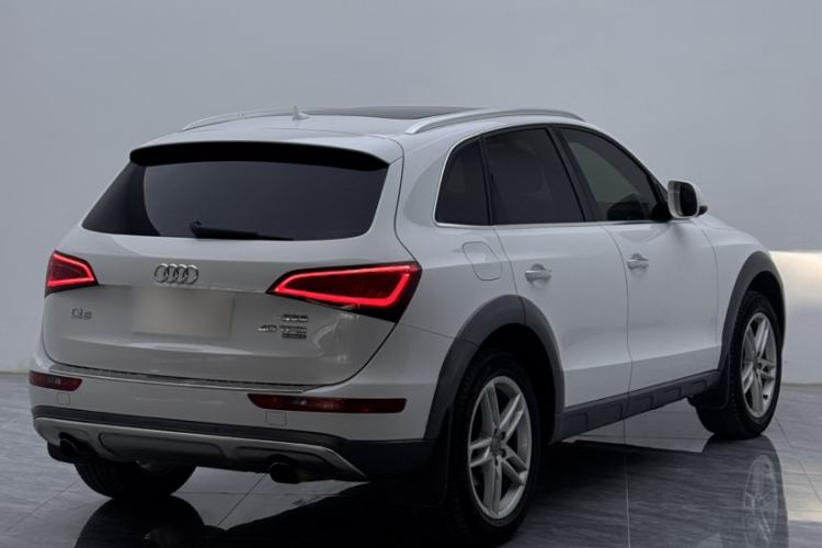 Used Audi Q5 2017 Plus 40 TFSI Comfort Model Exterior 4