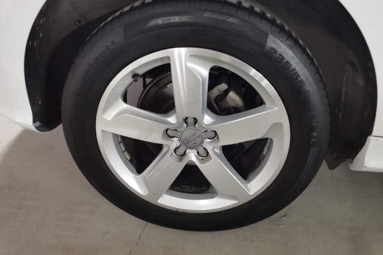 Used Audi Q5 2017 Plus 40 TFSI Ambition Model Exterior 5